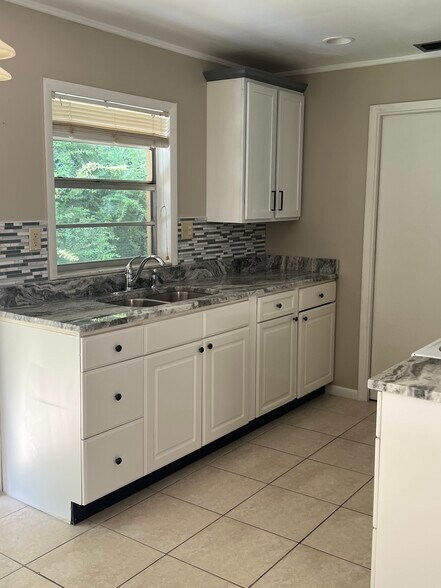 Building Photo - 442 Georgia Ave