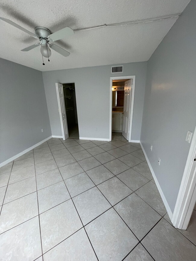 Building Photo - 142 NW 91st Ave