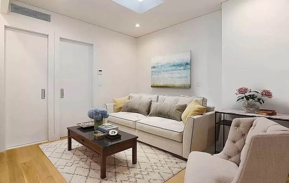 Primary Photo - 176 Rivington St