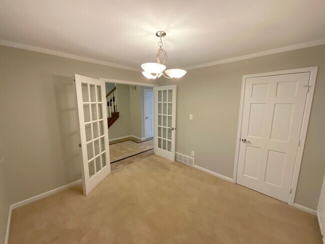 Building Photo - 4 Bedroom Home Available Near S Academy Bl...
