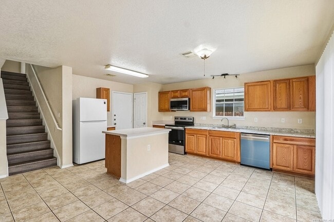 Building Photo - 407 Amberdale Oak