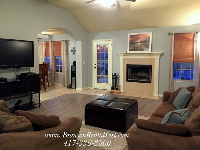 Building Photo - 3BR Home with Fenced in backyard