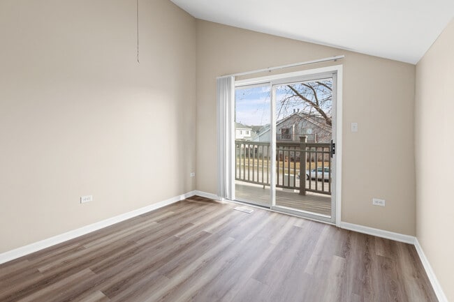 Building Photo - 3490 Willowview Ct