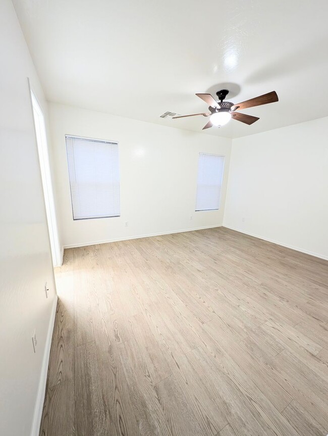 Building Photo - AVAILABLE NOW!!! - Roomy single story 4 bedroom home for rent in Pecan Creek!