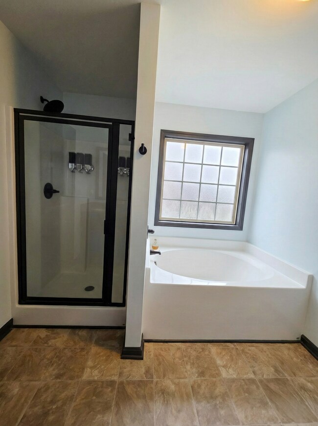 Building Photo - 2645 Old Field Rd