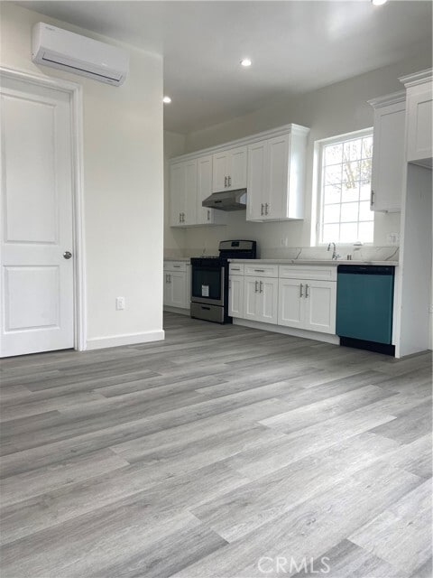 Building Photo - 15556 Esther St