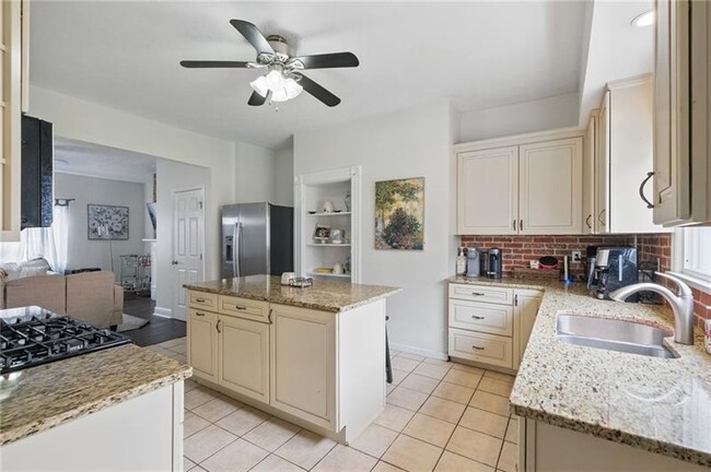 Building Photo - 431 Cedarville St