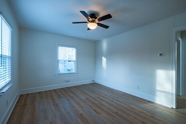 Building Photo - Charming 2 bedroom, 1 bath house