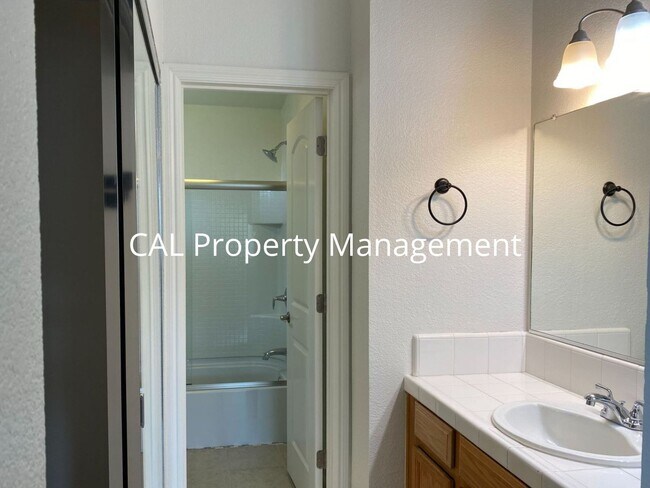 Building Photo - Upper-Level 2 Bed / 2 Bath Condo in Gated North Salinas Community | 932 sq ft