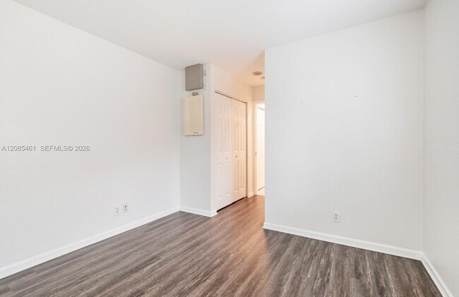 Building Photo - 1211 Golden Cane Dr