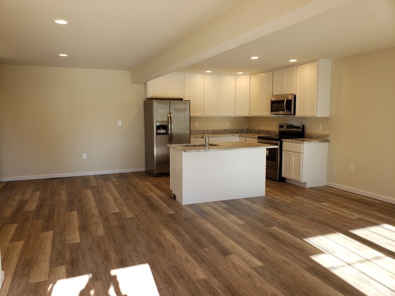 Open concept - 697 E Piedmont St