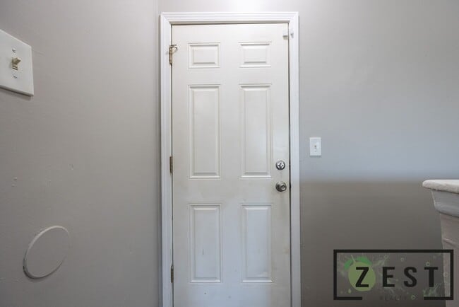 Building Photo - 3 BED 1 BATH HOME OPEN HOUSE FRIDAY 10/17/...