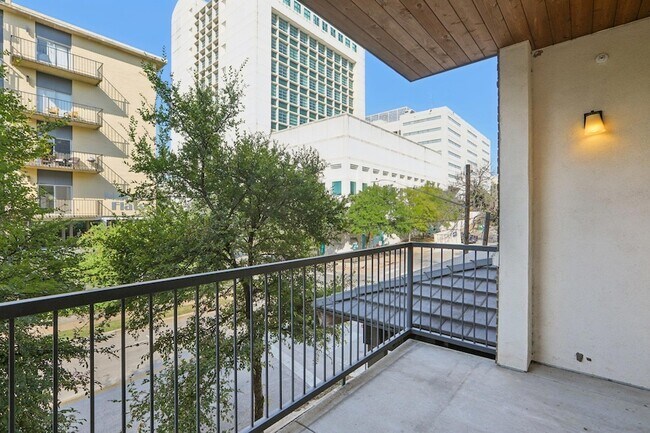Building Photo - 908 Nueces St