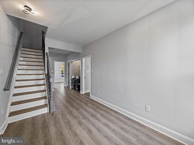 Building Photo - 13133 Park Crescent Cir