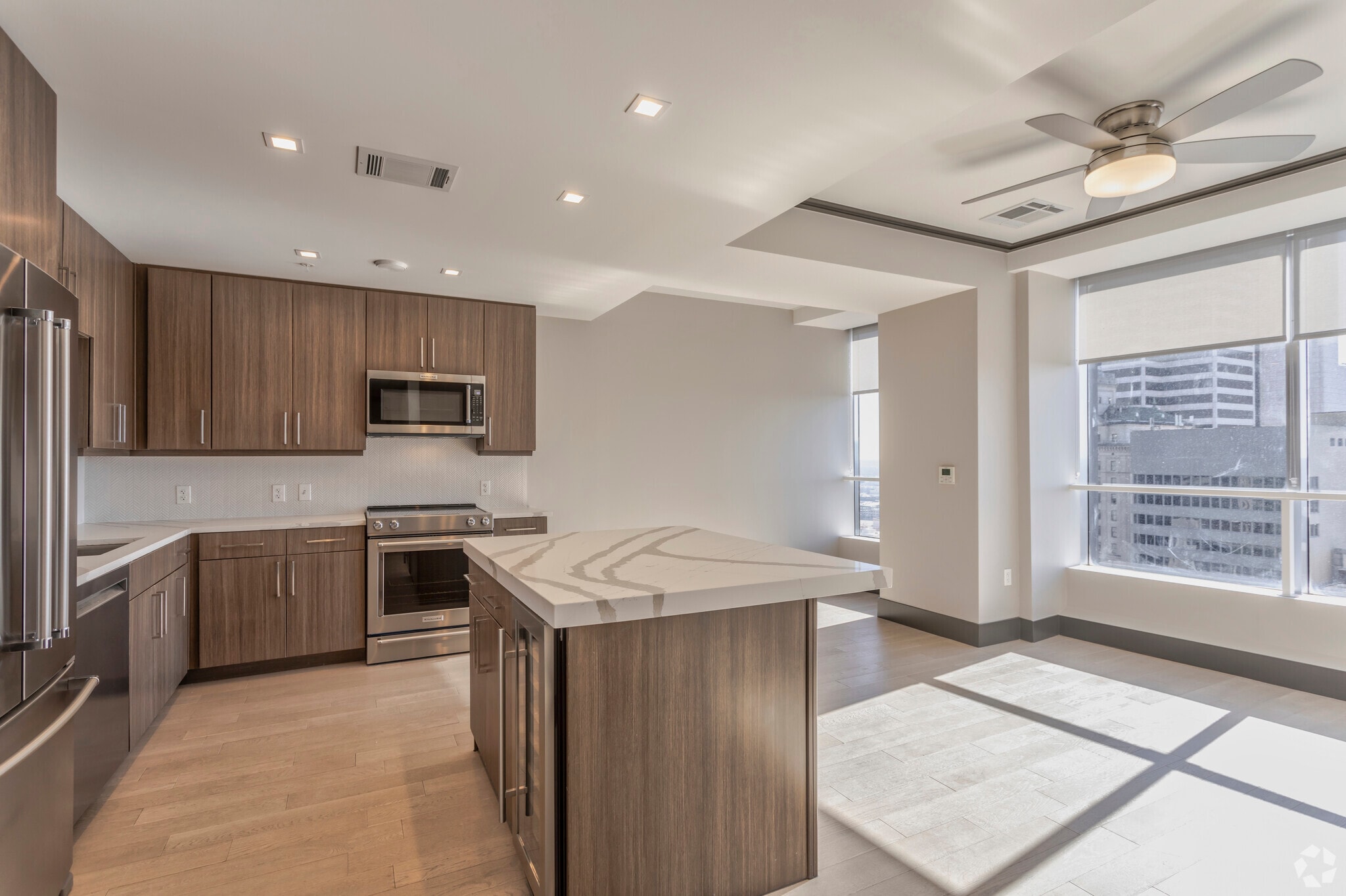 1BR, 1BA - 751 SF A1 - Kitchen - National