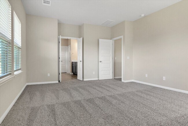 Building Photo - 704 Olive Creek Dr