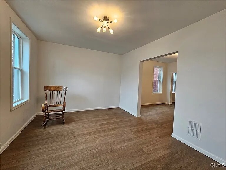 Building Photo - 923 Rutger St