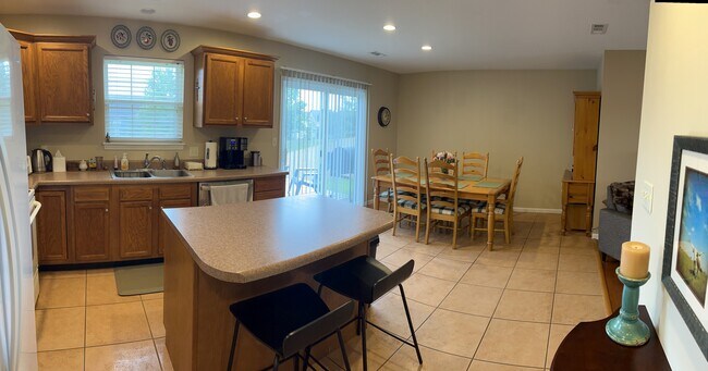 Building Photo - 4002 Sweetwater Dr