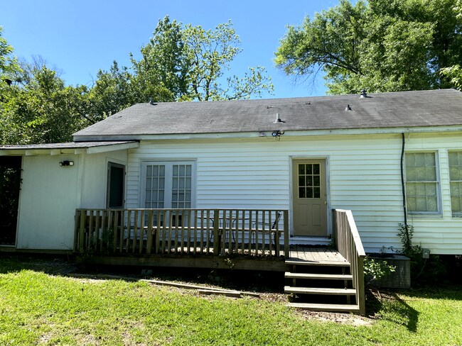 Building Photo - Available June 1!  Charming house close to downtown and La Tech!