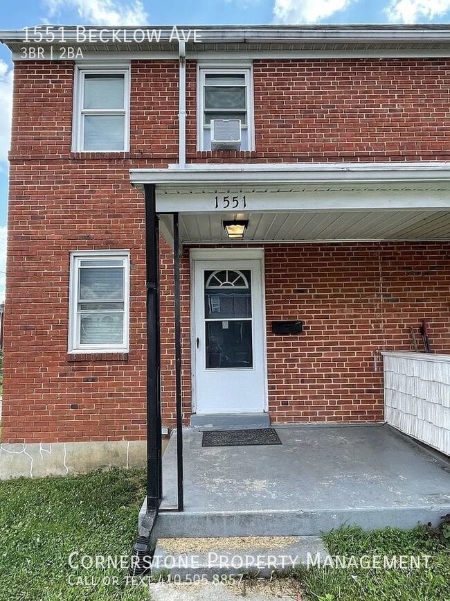 Building Photo - 3 beds | 1.5 baths | $1499 | 1551 Becklow ...