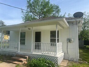 Building Photo - 125 W College Ave