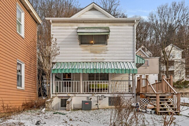 Building Photo - Stunning 3 bedroom home in McKees Rocks available now!