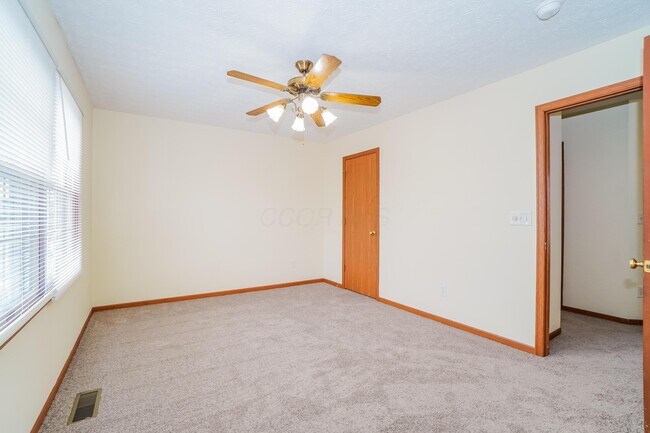 Building Photo - 2672 Fernwood Ave