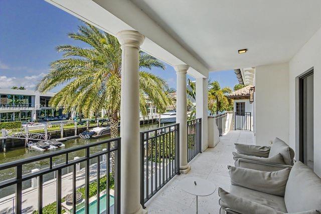 Building Photo - 2627 Castilla Isle