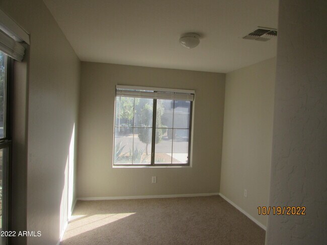 Building Photo - 450 E Maddison St