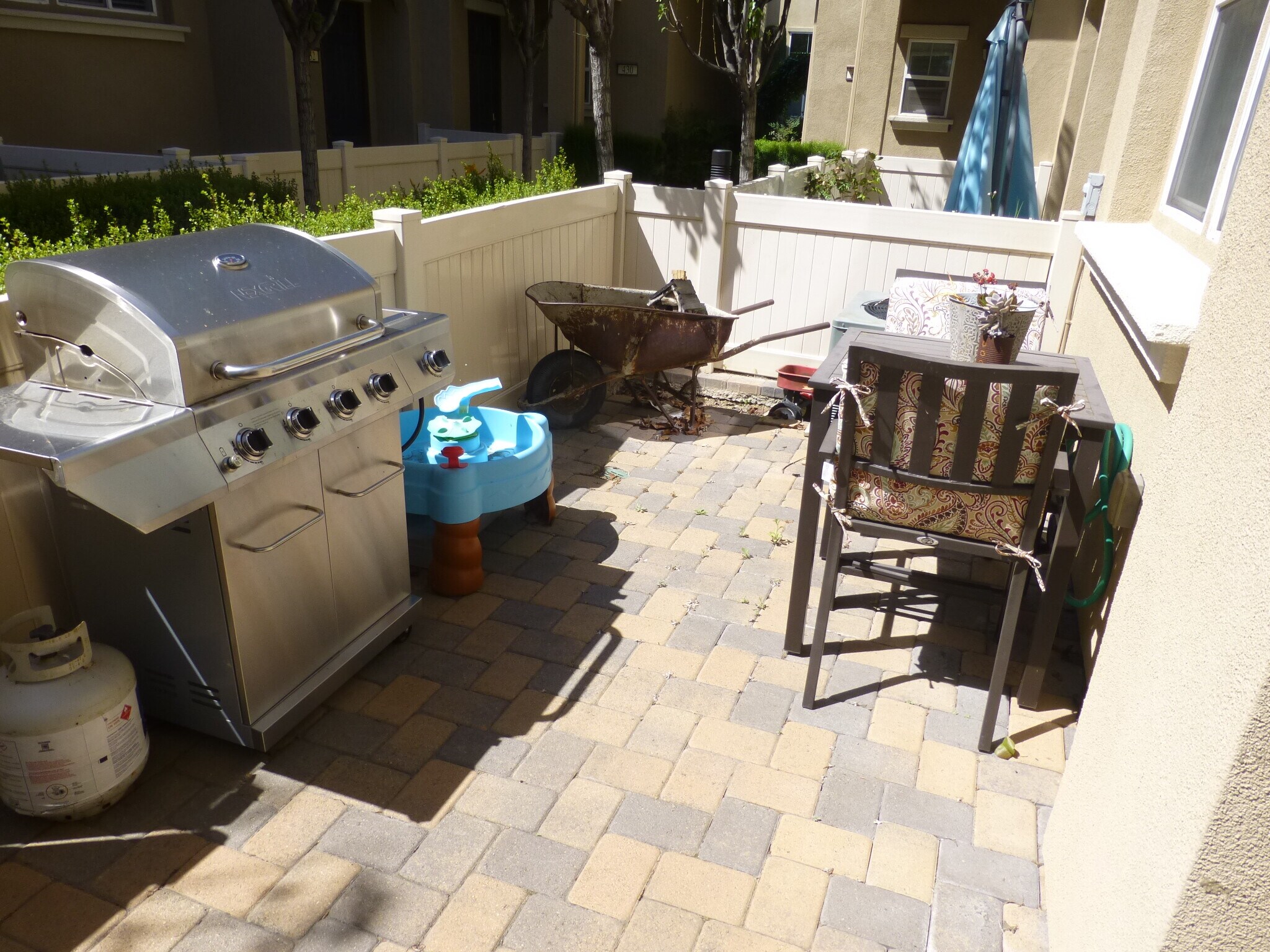 Building Photo - 416 W Linden Dr