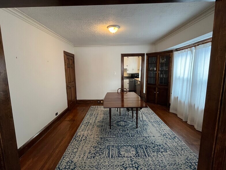 Dining Room - 1265 W Clifton Blvd