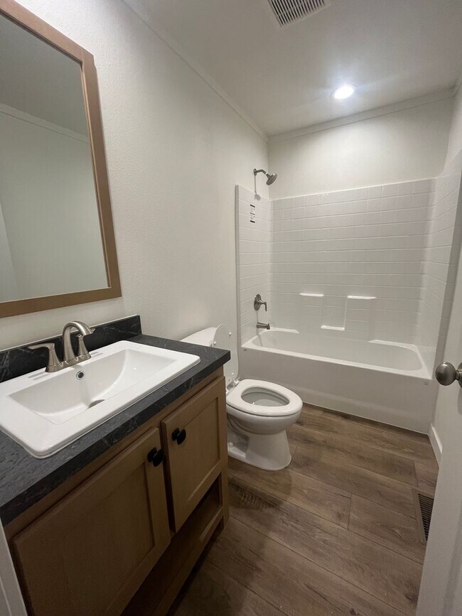 Building Photo - 3-Bedroom 2-Bathroom Home built in 2025