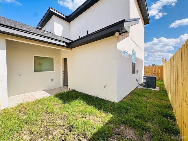 Building Photo - 16 San Andres