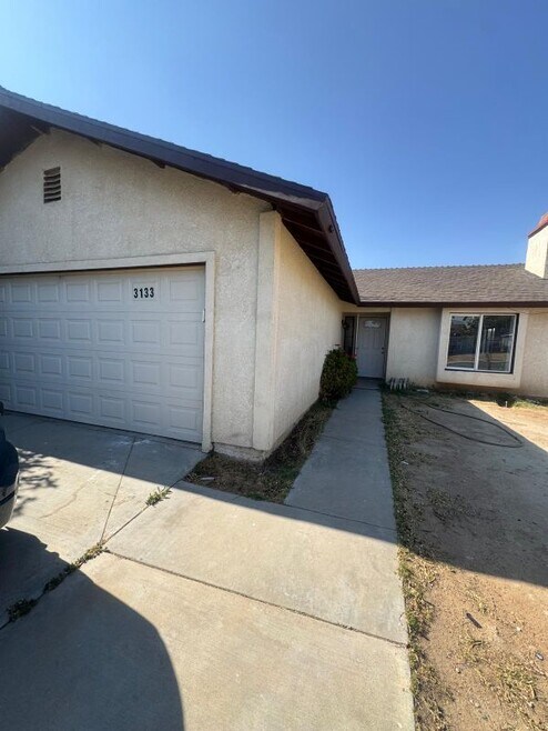 Building Photo - 3133 Heather Ave