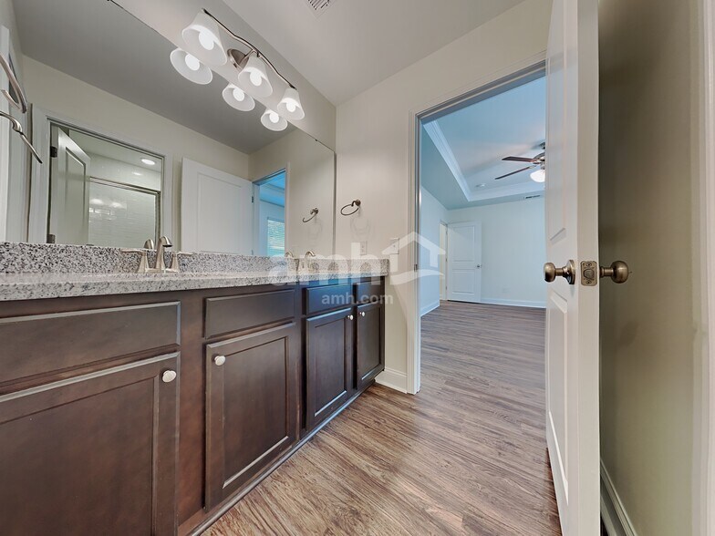 Building Photo - 1821 Produce Ln