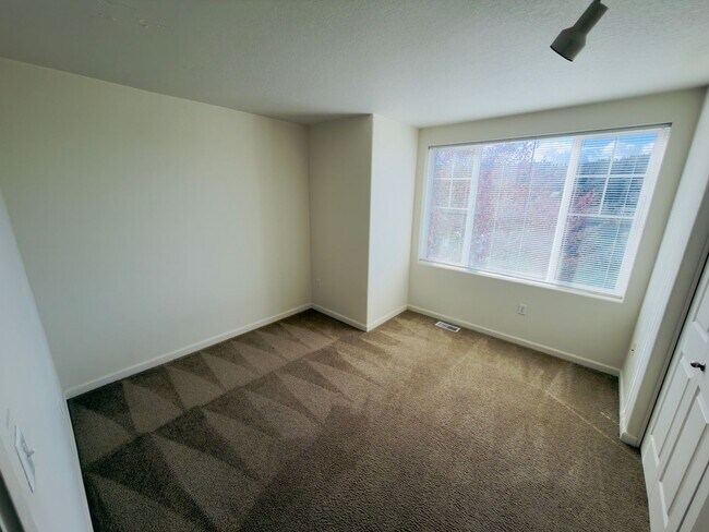 Building Photo - Pet-Friendly Townhome with Lake Views at Progress Ridge