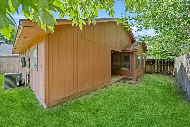 Building Photo - 9811 Mill Shadow Dr