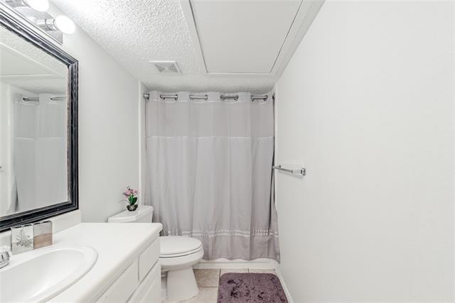 Building Photo - 1902 Shorewood Dr