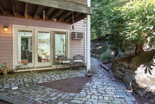 Building Photo - 140 Kilsyth Rd