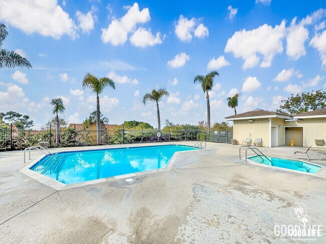 Building Photo - Great 3B/2BA Townhome in Oceanside!