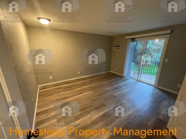 Building Photo - 661