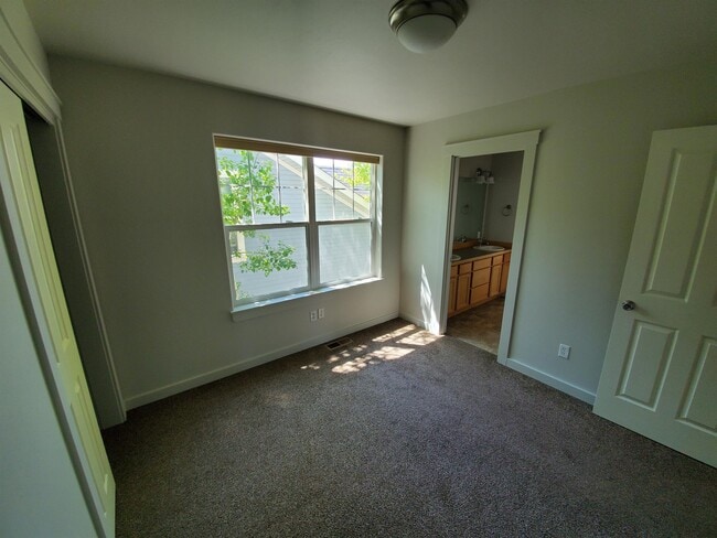 Building Photo - 3883 Bosal St