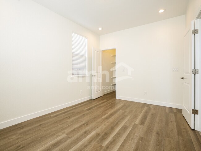 Building Photo - 7039 Cinder Village Dr