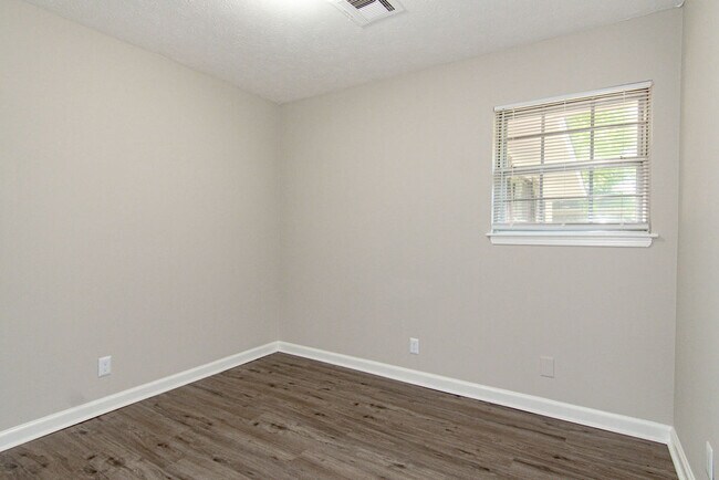 Building Photo - 4228 Johnstown Dr