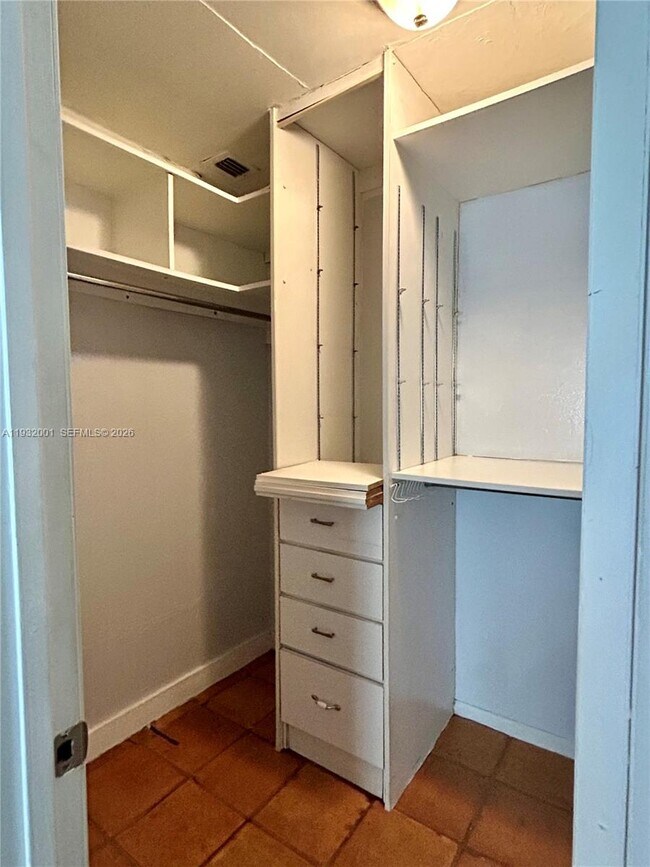 Building Photo - 1628 NE 4th Pl