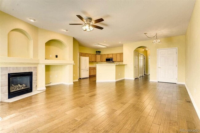 Building Photo - Charming 2 bedroom/ 2-bathroom unit in Castleview Condominium complex- Great location - 1 car gar...