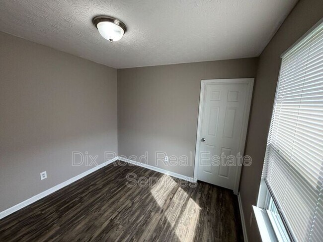 Building Photo - 209 Wexford Dr