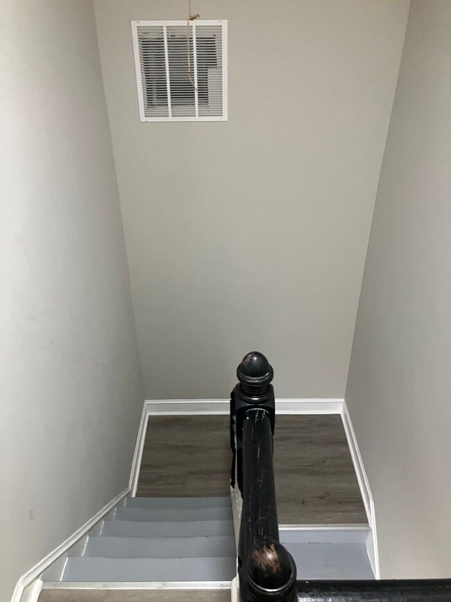 Building Photo - Rare 7-Bedroom, 3.5-Bath Home with Generous Living Space