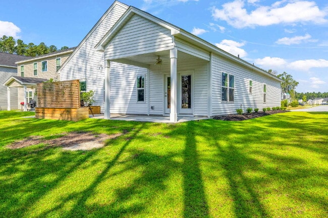 Building Photo - "Charming 3-Bed 2-Bath Residence in Telfai...