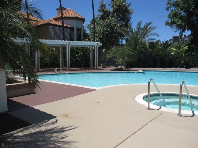 Building Photo - Desirable River Colony 2 Bedroom 2 Bath 3rd Floor Condo